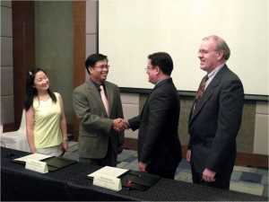 Country Manager of Tellabs Dion Asencio (second from right) shakes hands with President of MEC Networks Corp. Merrick Chua (second from left) as a sign of the recent partnership of MEC Networks Corp. and Tellabs. Joining them is Executive Vice President of MEC Networks Corp. Maureen Chua (left) and Commercial Manager for APAC, Tellabs Tjerk Van Rijk (right). The partnership of the two companies aims to solidify the resale of Tellabs Optical LAN solution in the Philippine market.